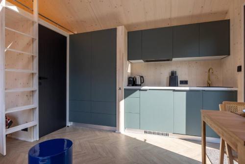 Tiny house with wooden deck in Oud Ade - Tuin van Keet - 30 in Leiderdorp