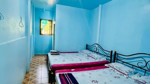 2 double beds