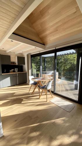 Karstais baseins, Ecrin d'Auvergne Lodge et SPA privatif in Champs-sur-Tarentaine-Marchal