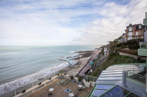 โรงแรมเมอร์เคียว กร็องวีล เลอ กร็อง ลาร์ฌ (Hotel Mercure Granville Le Grand Large) in กร็องวีล