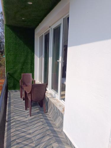 Balcony/terrace, Raj Bavan Resort in Ariyurnadu