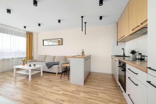 廚房, Przytulny Jasny Apartament z Balkonem by Noclegi Renters in 達布羅卡馬拉