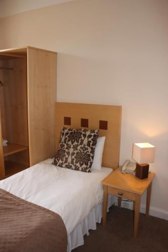 The Warwick Arms Hotel - image 14