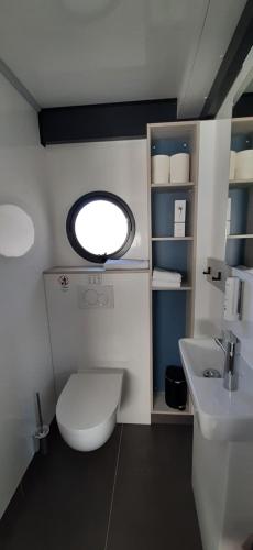 Hausboot bei Passau in Windorf, Deutschland