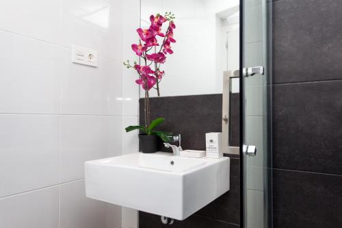 Bristol Sunset Beach - Holiday Apartments - image 10