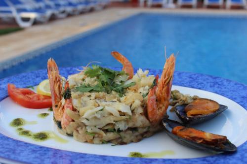Vicentina Hotel - image 4