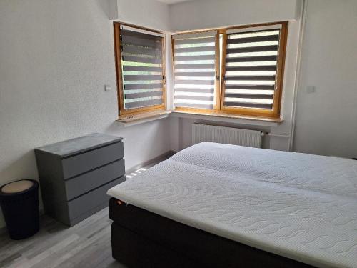 Möblierte Wohnung, zentral gelegen , Nähe Flughafen Köln- Bonn (Moblierte Wohnung, zentral gelegen , Nahe Flughafen Koln- Bonn) in 特羅斯多夫