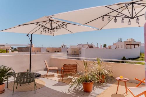 Hostal La Isla - Tap to explore photos