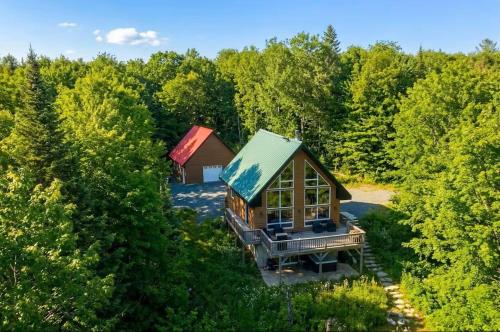 Carriole - Private Hot Tub - Nature and Hiking in Val-des-Lacs (QC)