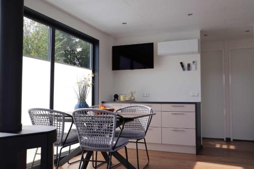 кухня, Floatinghouse CALIENE - LP9 in Boffzen