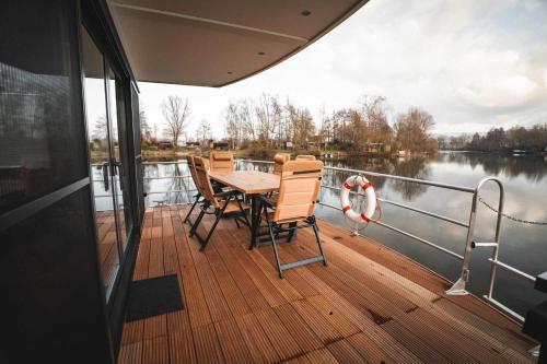 Балкон/тераса, Floatinghouse Goldener Anker - LP10 in Boffzen