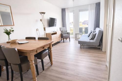 2 bedrooms, 5 beds
