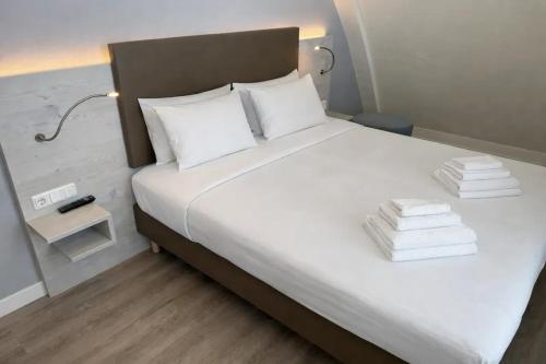 2 bedrooms, 5 beds