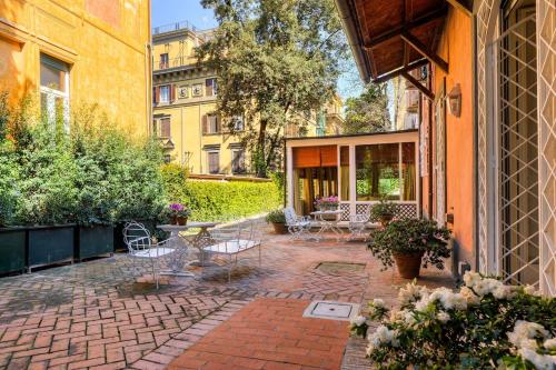 Borghese Flat in Luxury Villa with Garden in Flaminio