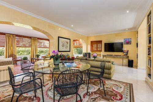Borghese Flat in Luxury Villa with Garden in Flaminio