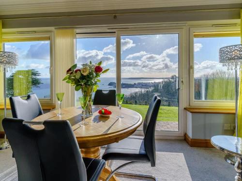 Oprema, 2 Bed in Tenby oc-fb186 in New Hedges