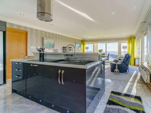 Oprema, 2 Bed in Tenby oc-fb186 in New Hedges