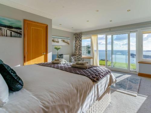 Oprema, 2 Bed in Tenby oc-fb186 in New Hedges