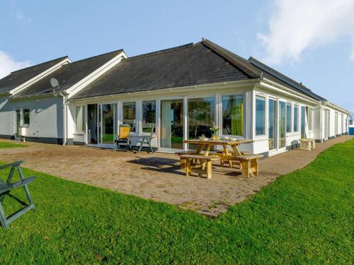 Oprema, 2 Bed in Tenby oc-fb186 in New Hedges