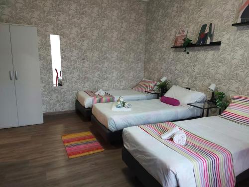 3 twin beds
