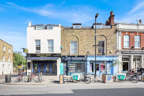 Loft apartment in Broadway Market - image 22