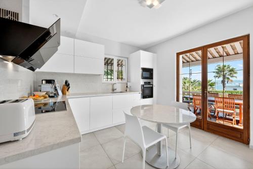 Villa provençale avec piscine et vue mer ! - image 5