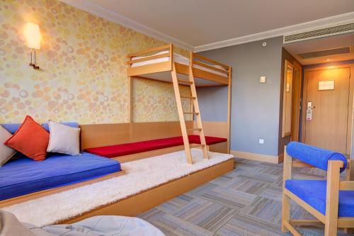 2 bedrooms, 3 beds