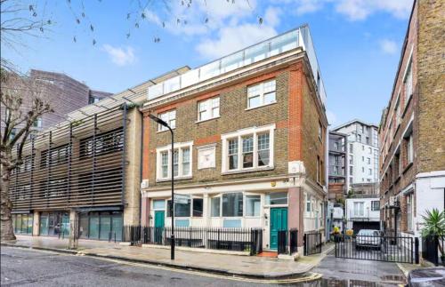 Loft-style 3 Bed Apartment Short Term Rental & Flexible Renting Hoxton With Free Wifi & Terrace ! - London