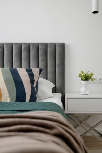 Calm & Functional Apartments in Lublin with SmartTV and Place for Remote Work by Noclegi Renters - image 2