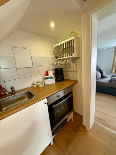 Kitchen, Ferienwohnung im Fachwerkhauschen Nahe Edersee mit 2 Schlafzimmern, Terrasse, Parkplatz - Wohnung 1 in Waldeck