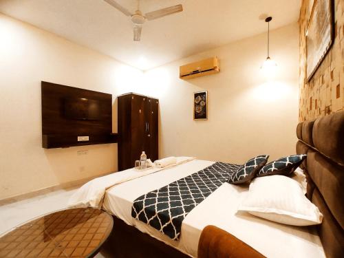 HOTEL SILVER A - Favorite of Families, Corporates & Couple