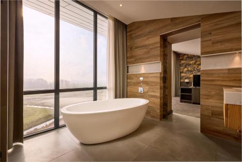 浴室, Van der Valk Hotel Leeuwarden in 利瓦頓市中心