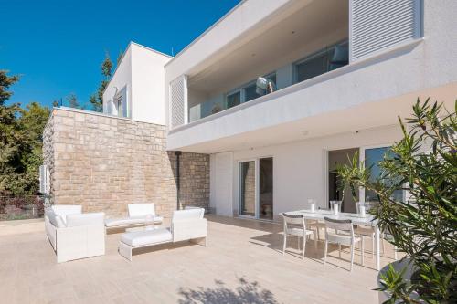 Luxury Seafront Villa Primosten Glamour with private pool sauna and gym at the beach in Primosten - image 10