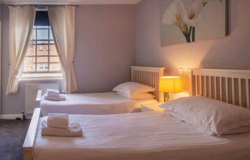 2 twin beds