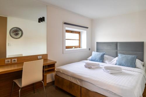Double or twin room, economy