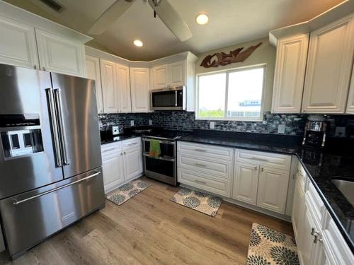 Pet-Friendly Family Beach House with Gulf Views & Private Dock Slip near Little Gasparilla Island, F in Placida (FL)