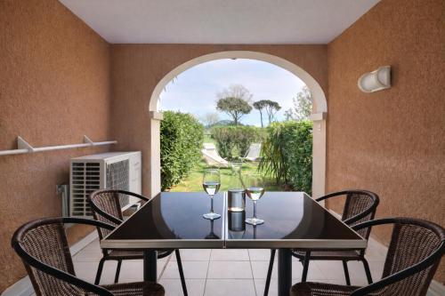 Facilities, 2 pieces climatise terrasse et jardin Bella Holiday Cap Esterel Saint Raphael in Saint-Raphael