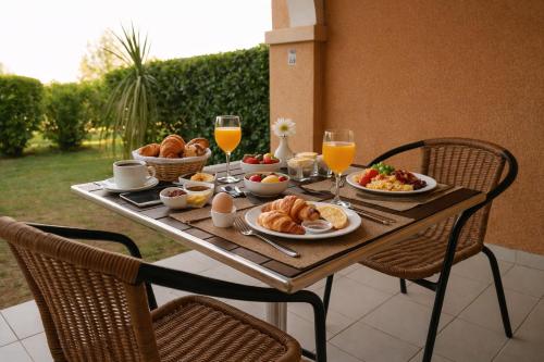 Facilities, 2 pieces climatise terrasse et jardin Bella Holiday Cap Esterel Saint Raphael in Saint-Raphael