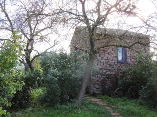 La petite maison au coeur du Rougier gîte à louer Montégut