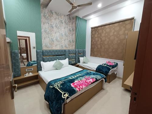 Exterior view of HOTEL UNIQUE KOMFORT - 3 mins walk from golden temple