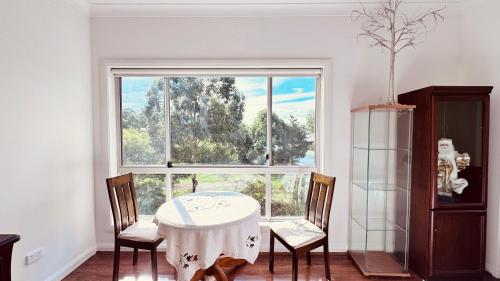 Golf Course Frontage House - Windsor Downs
