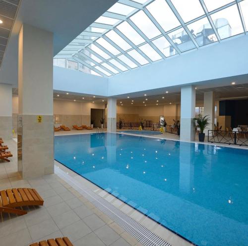 19th & 18th & 7th Floor Secure Apartments with Pool & Fitness & Parking included in price - Self check-in available, Skopje