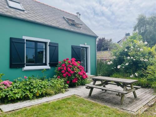 Maison de pecheur proche plage et activites in Morgat