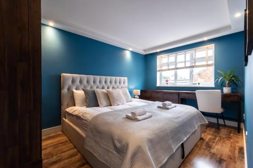 Open Mind Property - Hot Tub Retreat Sleeps 9 in Redhill