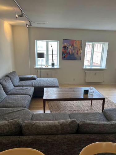 Exclusive Apt In City Center with Balcony - image 4