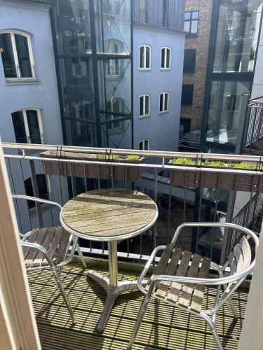 Exclusive Apt In City Center with Balcony - image 3
