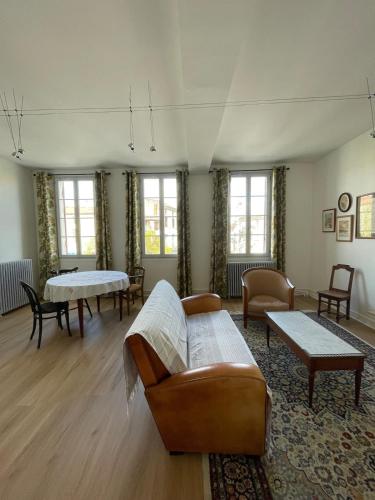 grand appartement lumineux proche du centre avec cour privée - Location saisonnière - Bergerac