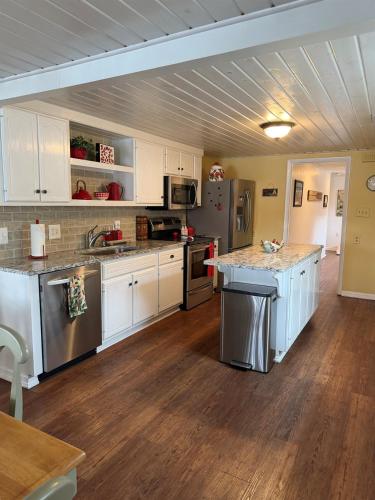 Lake Cabin Stay That Actually Feels Like a Getaway in Fremont (Indiana)