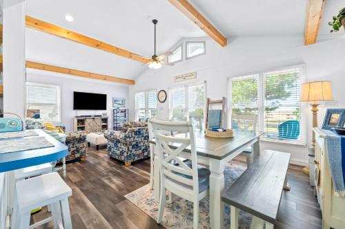 Ocean Breeze N Tees Village OBX in Kitty Hawk