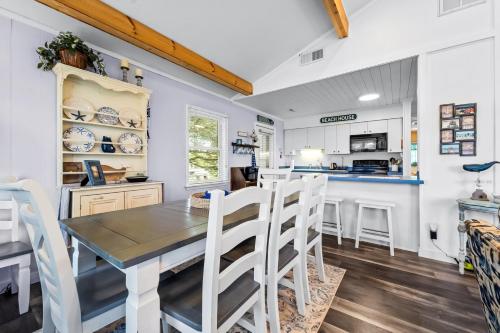 Ocean Breeze N Tees Village OBX in Kitty Hawk